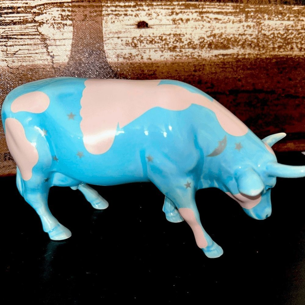 Cow Parade Lullaby Cow No. 9182 in original box 2001 ceramic pink on blu